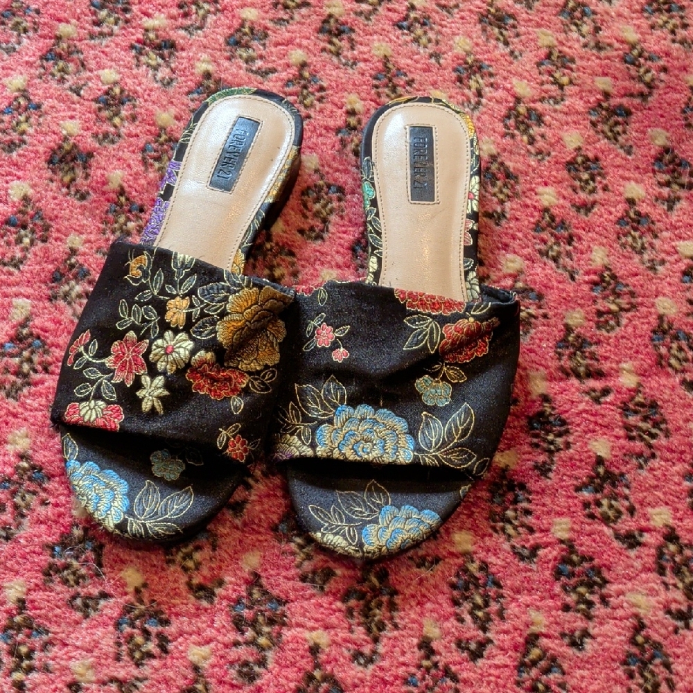 Floral Embroidered Women's Slide Sandals